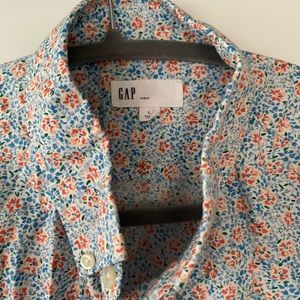 Various Men’s 💁‍♂️button down shirts.